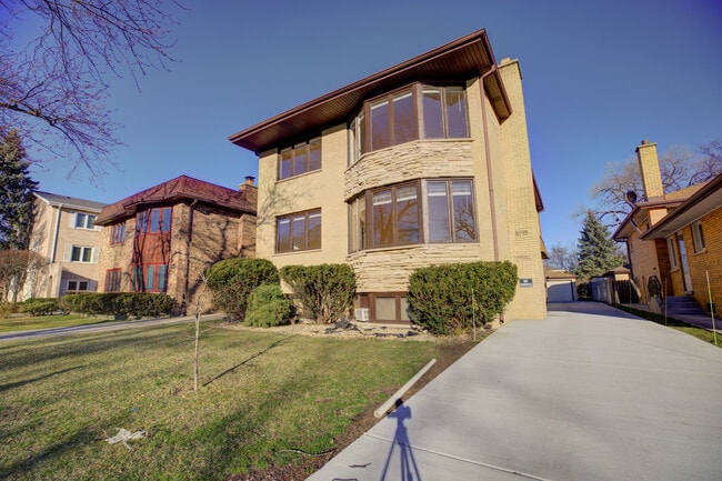 property at 5715 N Cicero Ave