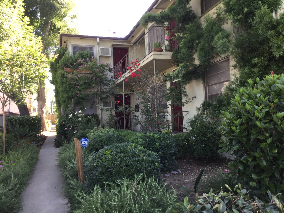 714 S Glenoaks Blvd in Burbank, CA - Building Photo