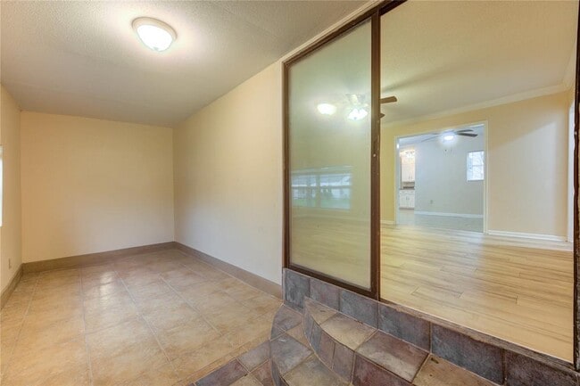 201 E 3rd St in Deer Park, TX - Building Photo - Building Photo