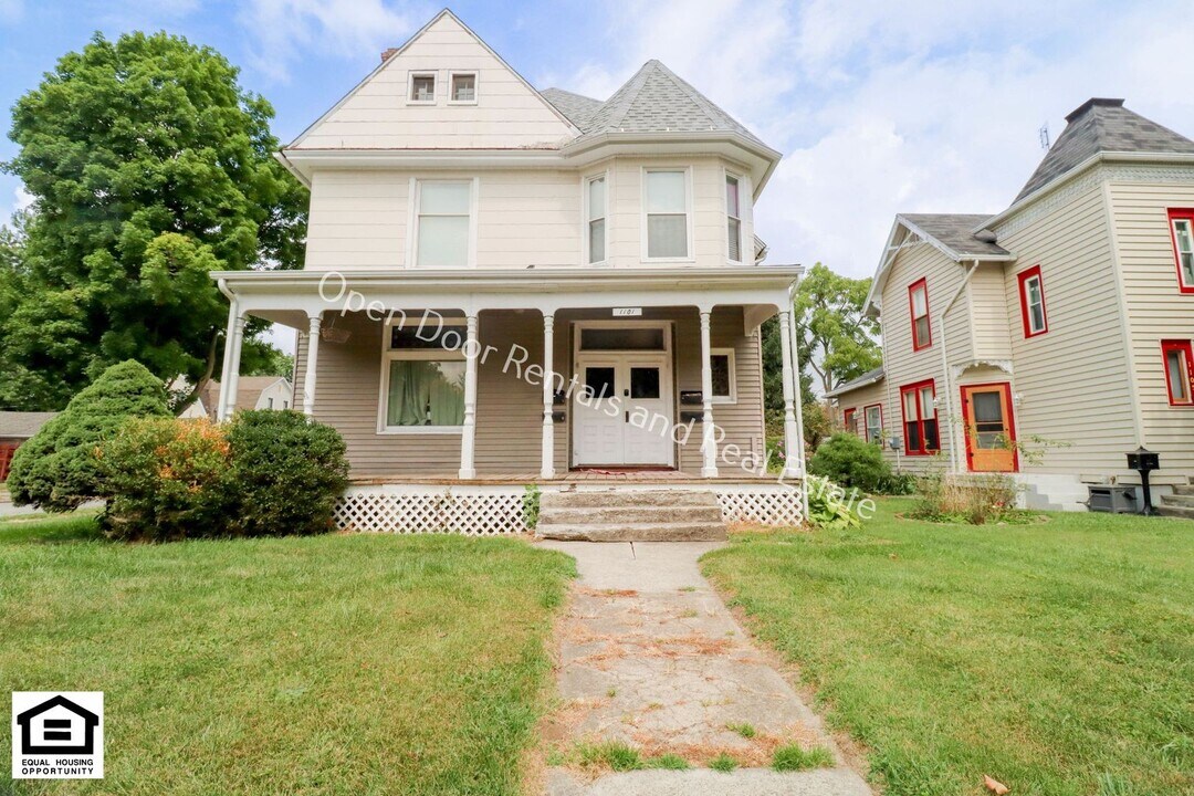 1101 Lake Ave in Fort Wayne, IN - Building Photo