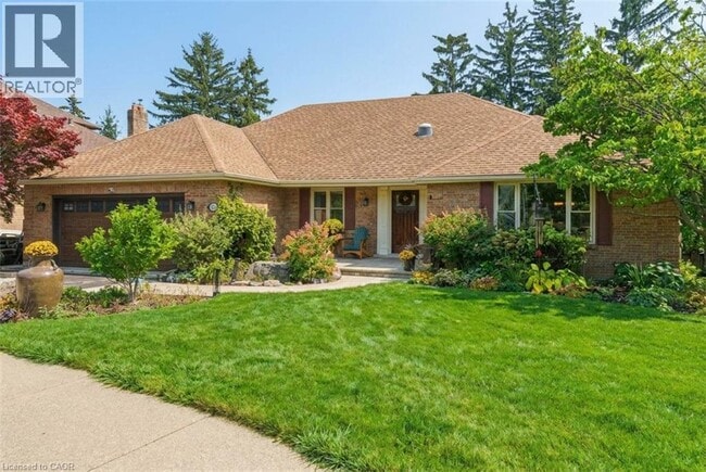 11 Mays Crescent in Waterdown, ON - Building Photo - Building Photo