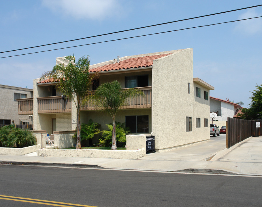 16772 Sims St in Huntington Beach, CA - Building Photo