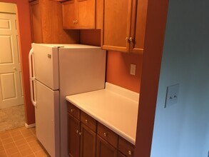 1804 Snow Meadow Ln, Unit 201 in Baltimore, MD - Foto de edificio - Building Photo