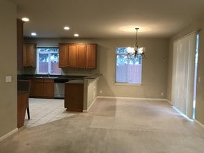 1409 NE 166th Ct in Shoreline, WA - Building Photo - Building Photo
