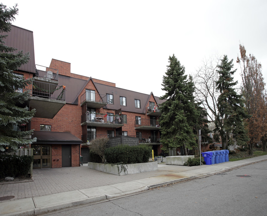 Normandy Place Apartments in Oakville, ON - Building Photo