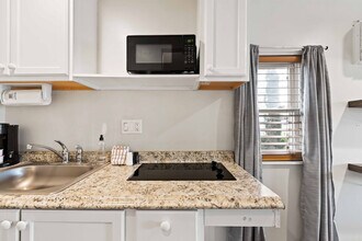 110 Eglin Pkwy SE in Fort Walton Beach, FL - Building Photo - Building Photo