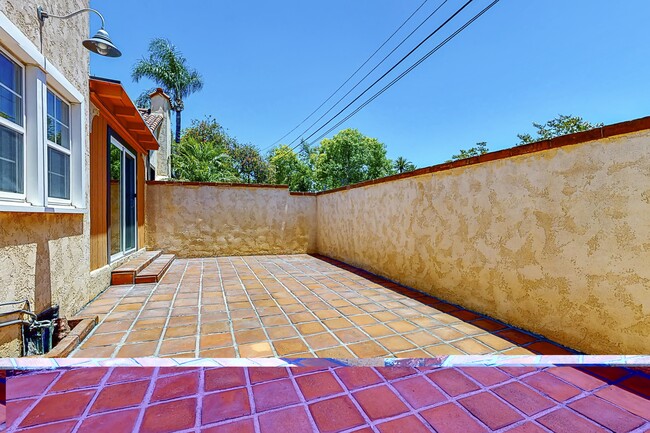 301 N Janss St in Anaheim, CA - Building Photo - Building Photo