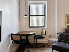 758 N Broadway in Milwaukee, WI - Foto de edificio - Building Photo