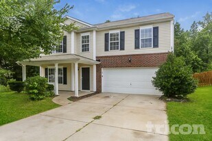 2801 Buckleigh Dr in Charlotte, NC - Building Photo