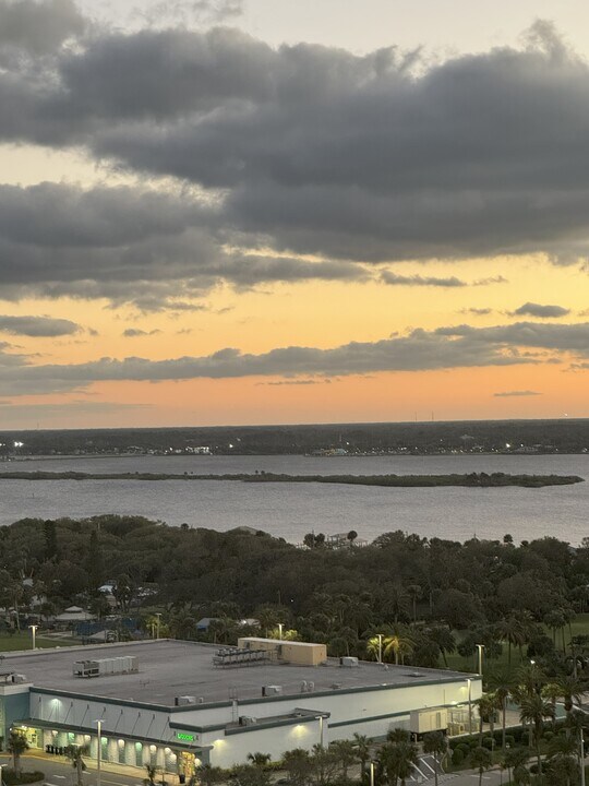 2987 S Atlantic Ave in Daytona Beach Shores, FL - Foto de edificio