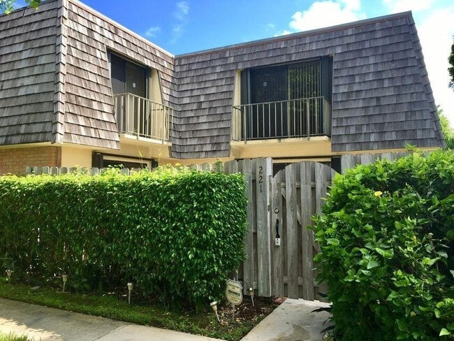 property at 221 Lake Arbor Dr
