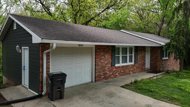 3006 Lynnwood Dr in Columbia, MO - Building Photo - Building Photo