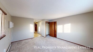 Spacious 2 Bedroom Apartment in Sioux Falls, SD - Building Photo - Building Photo