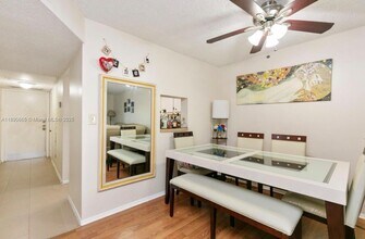 8060 S Colony Cir in Tamarac, FL - Building Photo - Building Photo
