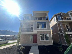 11 Rio Grand Ave in Farmington, UT - Building Photo - Building Photo