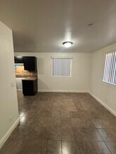 160 W 52nd St in Los Angeles, CA - Building Photo - Building Photo