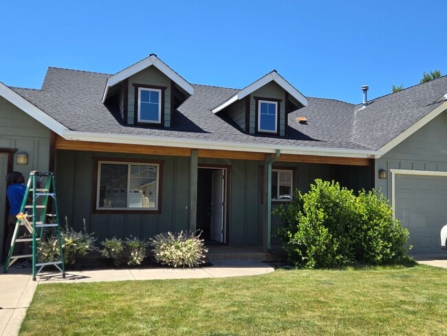 property at 191 SW Ivy Ct