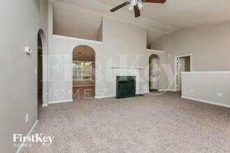 10668 Daisy Cove in Hampton, GA - Foto de edificio - Building Photo