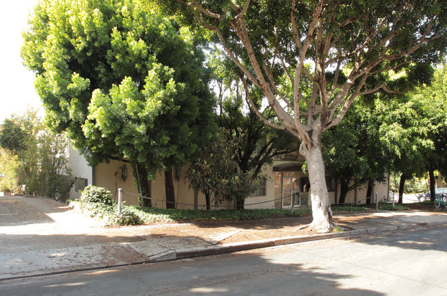 Casa in Santa Monica, CA - Foto de edificio - Building Photo