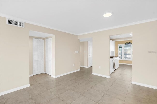 1320 Pasadena Ave S, Unit 203 in South Pasadena, FL - Foto de edificio - Building Photo