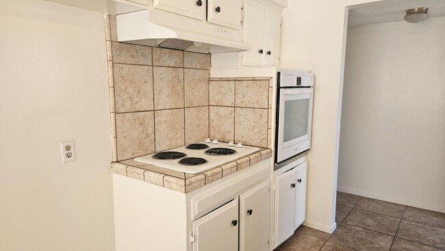 956 W Antonio Dr in Clovis, CA - Building Photo - Building Photo