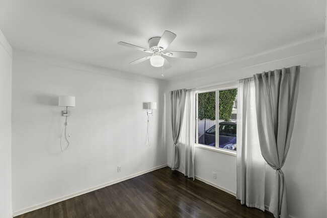 1167 Nelrose Ave in Venice, CA - Building Photo - Interior Photo