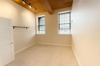 130 John St, Unit 130 John St - Unit 242 in Lowell, MA - Building Photo - Building Photo