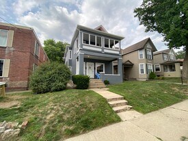 66-68-68 E Woodruff Ave in Columbus, OH - Building Photo