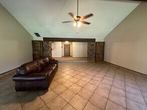 7742 S 72nd E Pl in Tulsa, OK - Foto de edificio - Building Photo