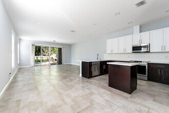 1031 NE 13th Ave in Fort Lauderdale, FL - Building Photo - Building Photo