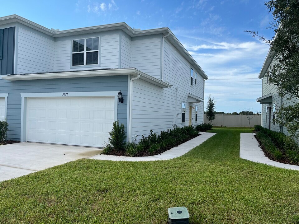 3175 Emerald Acres Ln in Sanford, FL - Building Photo