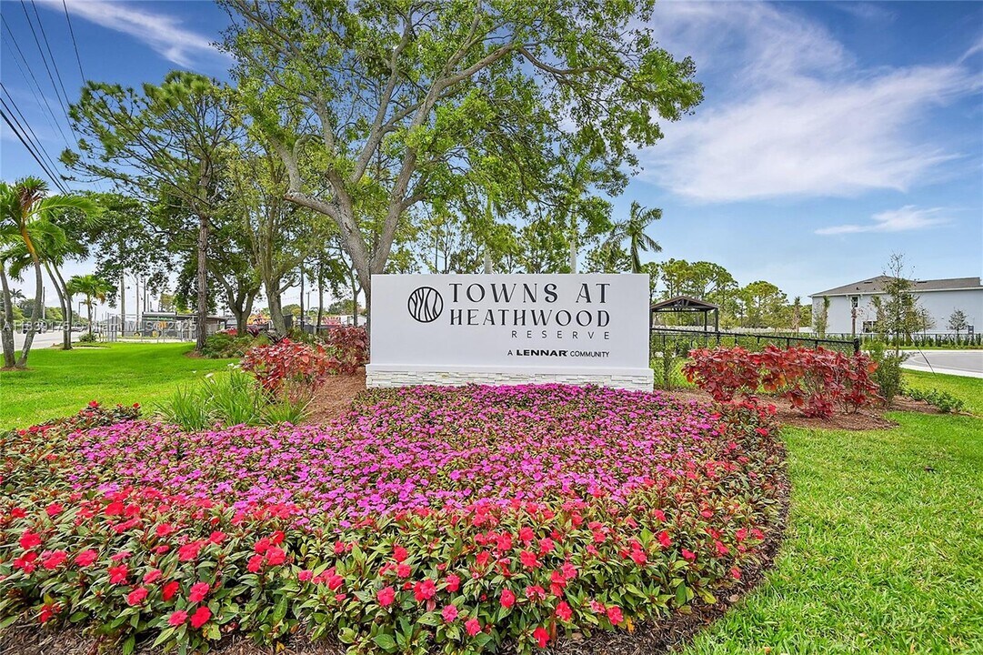 4548 Hollister Ave in Lake Worth Beach, FL - Building Photo