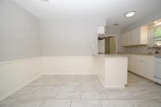 10038 Briarwild Ln in Houston, TX - Building Photo - Building Photo