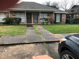 12127 Troulon Dr in Houston, TX - Building Photo