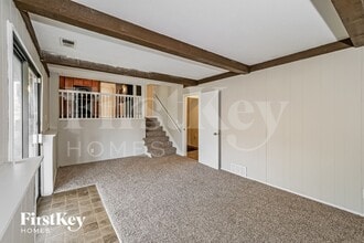 9916 Parkhill St in Lenexa, KS - Foto de edificio - Building Photo