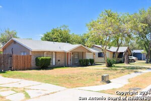 6010 Castle Hunt Dr in San Antonio, TX - Building Photo - Building Photo