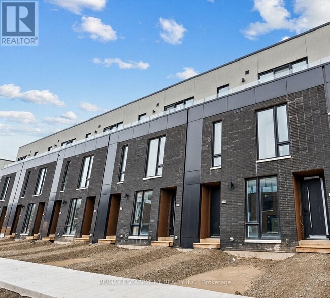 168 Everett Cmn in St Catharines, ON - Building Photo - Building Photo