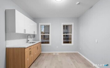 303 Poplar St in Bridgeport, CT - Building Photo - Building Photo