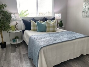 8206 2nd St in Paramount, CA - Foto de edificio - Building Photo