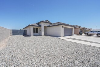 8716 E 40th Pl in Yuma, AZ - Building Photo - Building Photo