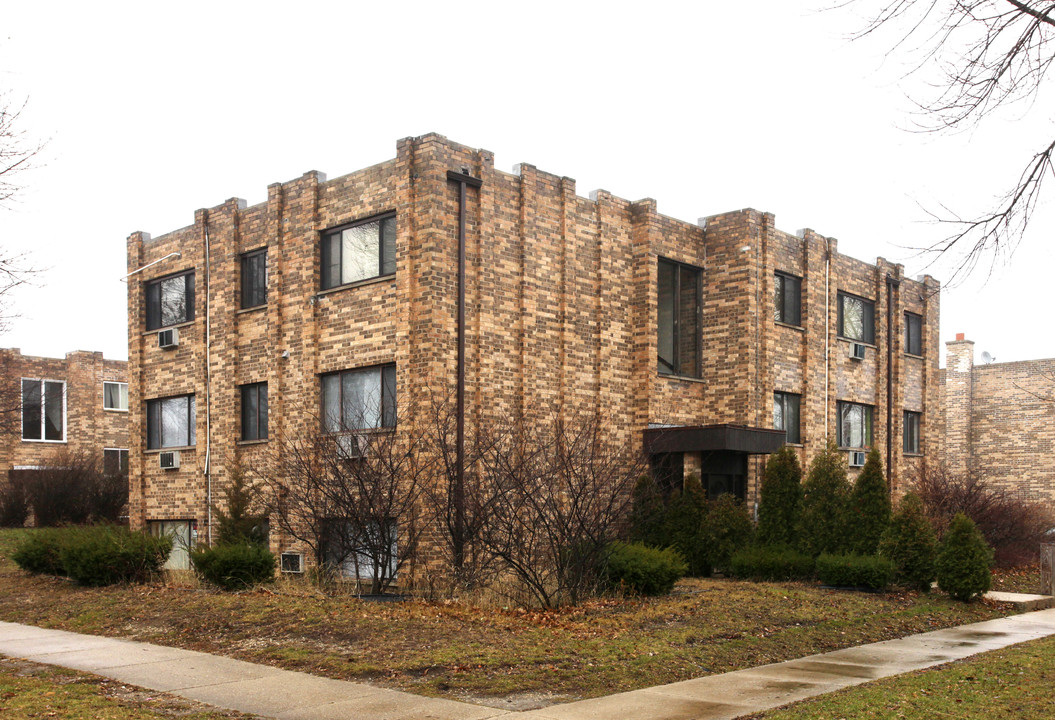 501 E Dogwood Ln in Mount Prospect, IL - Building Photo