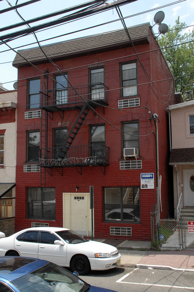 575 59th St in West New York, NJ - Foto de edificio - Building Photo