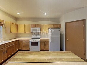 11102 179th Ave Ct E in Sumner, WA - Foto de edificio - Building Photo