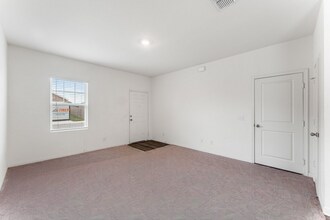 6032 Pearl Mdw in Converse, TX - Building Photo - Building Photo