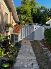 310 15th Ave SW in Largo, FL - Foto de edificio - Building Photo