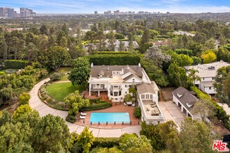1006 N Crescent Dr in Beverly Hills, CA - Building Photo - Building Photo