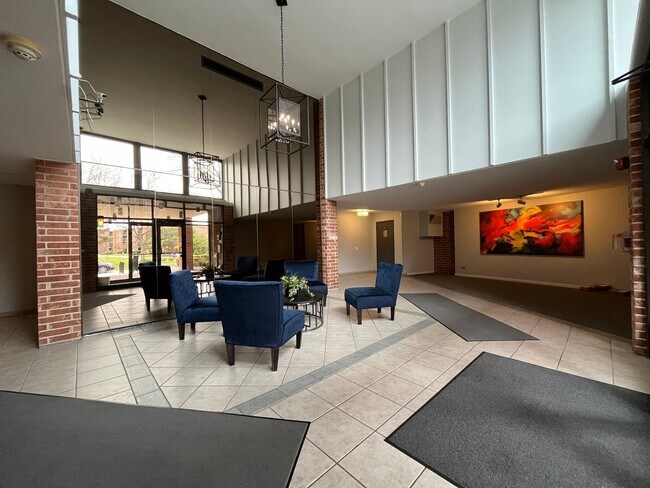 1405 E Central Rd in Arlington Heights, IL - Building Photo - Building Photo