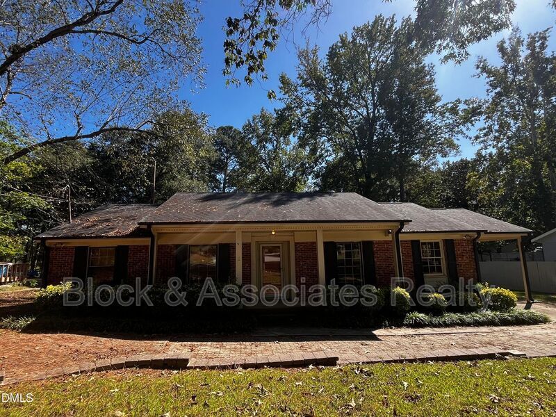 6404 Buffaloe Rd in Raleigh, NC - Building Photo