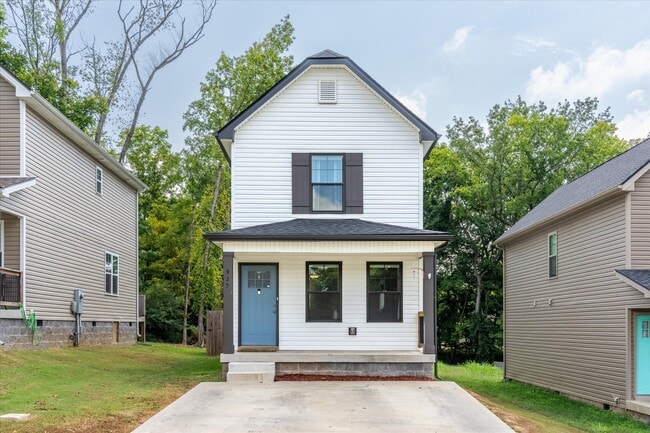 925 Oak Ln in Clarksville, TN - Building Photo - Building Photo