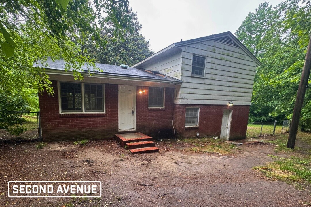 305 Cedarwood St in Spring Lake, NC - Building Photo